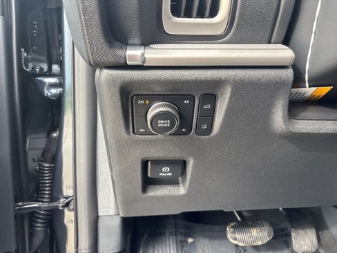 New 2025 Ford Expedition Active image 13