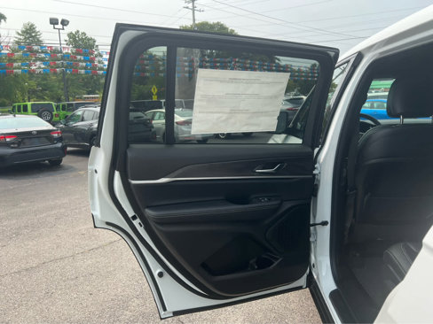 New 2025 Jeep Grand Cherokee L Limited w/ Black Appearance Package image 17
