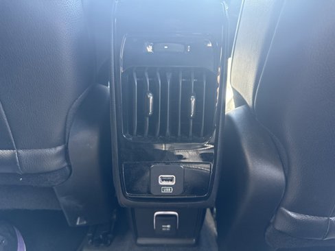 Used 2023 Jeep Compass Limited image 28