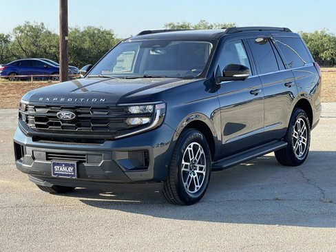 New 2025 Ford Expedition Active image 3