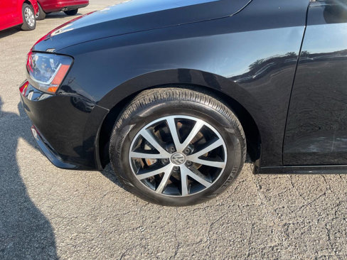 Used 2017 Volkswagen Jetta SE image 9