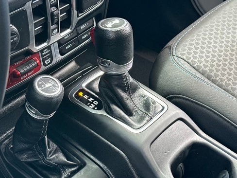 Used 2024 Jeep Wrangler Unlimited Rubicon 4xe image 16