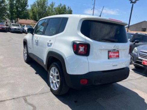Used 2023 Jeep Renegade Latitude image 3