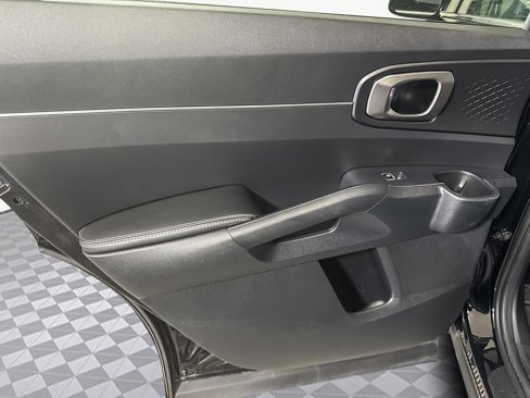 Used 2024 Kia Sorento S image 25