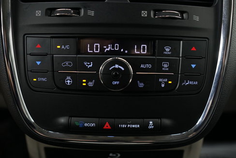 Used 2015 Chrysler Town & Country Touring-L w/ Driver Convenience Group image 29