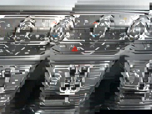 New 2024 Jeep Wrangler Unlimited Sahara w/ Technology Group image 28