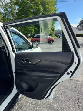 Used 2017 Nissan Rogue S image 28
