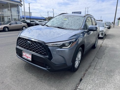 Used 2022 Toyota Corolla Cross LE image 2