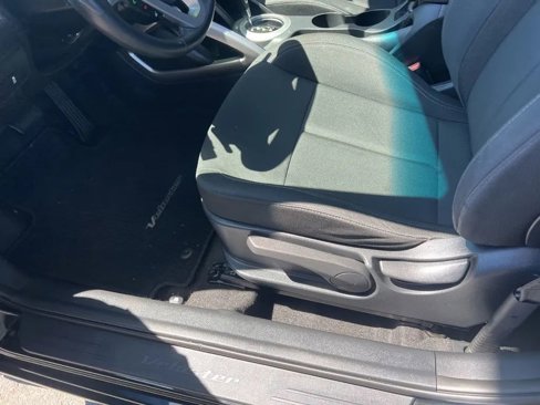 Used 2017 Hyundai Veloster Value Edition image 31