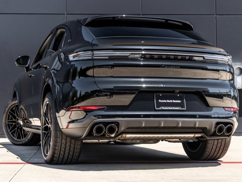 New 2026 Porsche Cayenne Coupe image 3