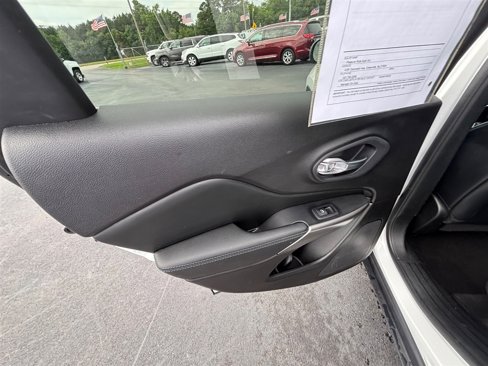 Used 2021 Jeep Cherokee Latitude Plus image 27