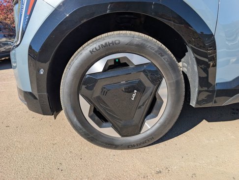 Used 2024 Kia EV9 Land image 10