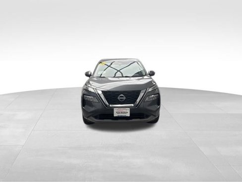Used 2023 Nissan Rogue SV image 2