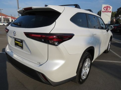 New 2025 Toyota Highlander LE image 10