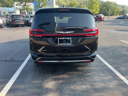 New 2025 Chrysler Pacifica Select image 4