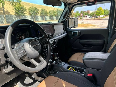 Used 2024 Jeep Gladiator Sport image 10