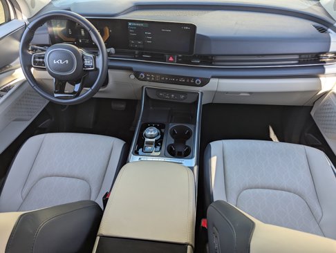 Certified 2025 Kia Carnival EX image 12