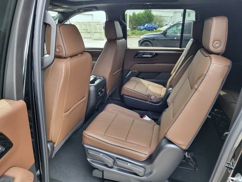New 2025 Chevrolet Suburban High Country image 15