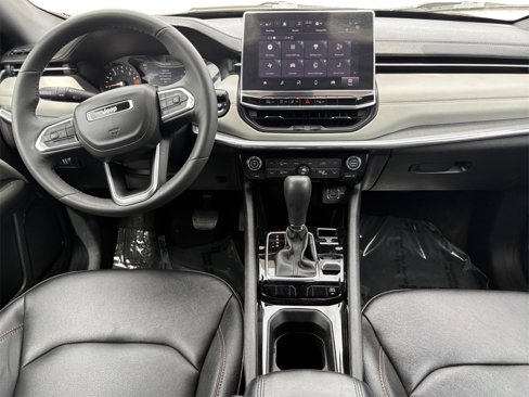 Used 2024 Jeep Compass Limited image 10