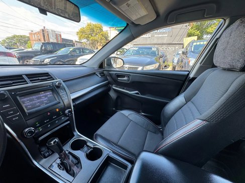 Used 2017 Toyota Camry SE image 19