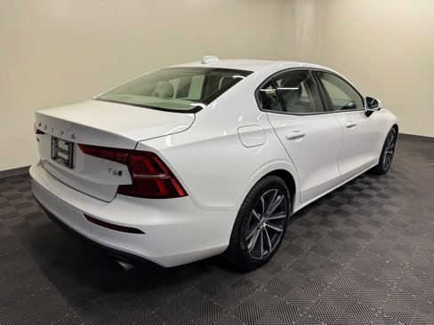 Used 2021 Volvo S60 T6 Momentum image 13