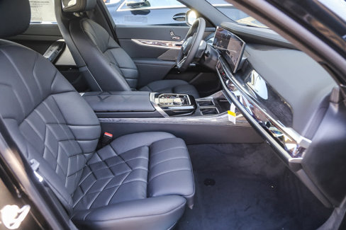 New 2026 BMW i7 xDrive60 w/ Premium Package image 13