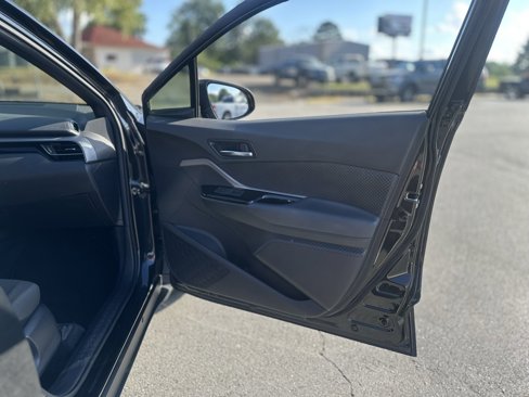 Used 2022 Toyota C-HR XLE image 23