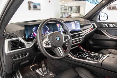 Used 2025 BMW X7 M60i w/ Climate Comfort Package image 22