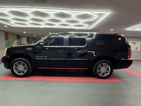Used 2014 Cadillac Escalade ESV Premium image 4
