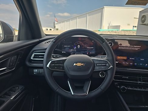 New 2026 Chevrolet Traverse High Country image 2