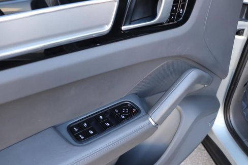 Used 2021 Porsche Cayenne image 37