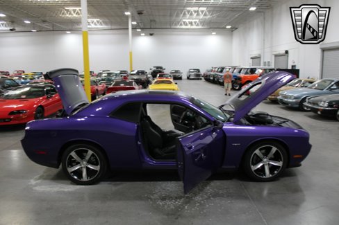 Used 2014 Dodge Challenger R/T image 9