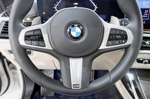 Used 2025 BMW X7 xDrive40i w/ M Sport Package image 16
