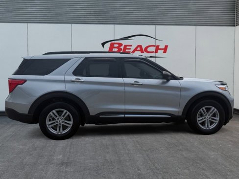 Used 2024 Ford Explorer XLT image 13