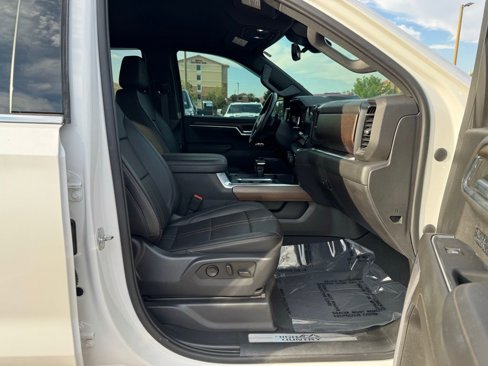 Used 2023 Chevrolet Silverado 1500 High Country w/ Technology Package image 28