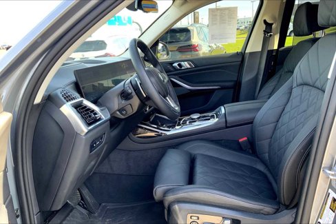 Used 2024 BMW X7 xDrive40i w/ Premium Package image 7