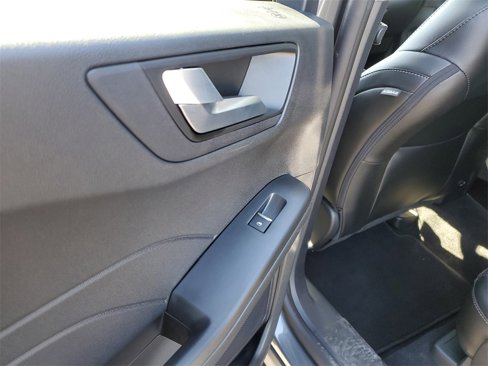 Used 2022 Ford Escape SEL image 11