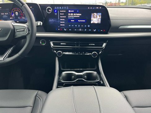 New 2026 Chevrolet Traverse LT w/ Enhanced Driving Package image 17