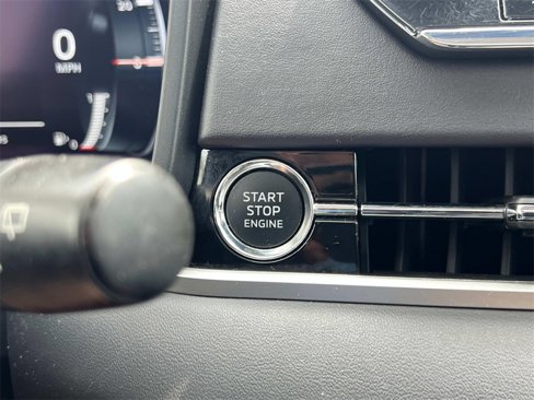 Used 2023 Mitsubishi Outlander SE image 25