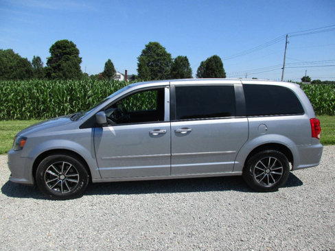 Used 2015 Dodge Grand Caravan SE image 2