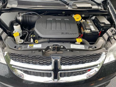 Used 2019 Dodge Grand Caravan SE w/ UConnect Hands-Free Group image 7