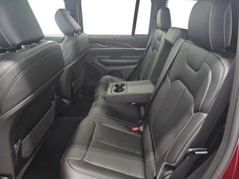 New 2025 Jeep Grand Cherokee Limited w/ Luxury Tech Group II image 19