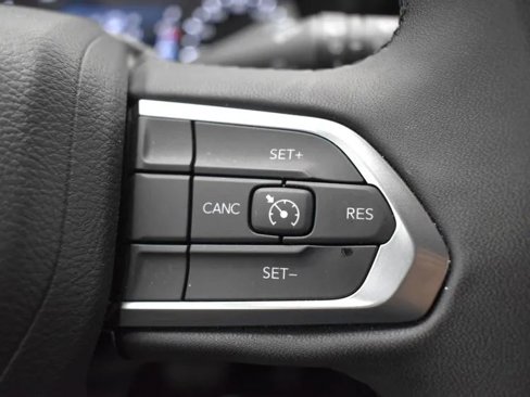Used 2024 Jeep Compass Latitude image 23