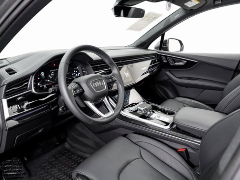 Certified 2025 Audi Q7 3.0T Prestige image 4