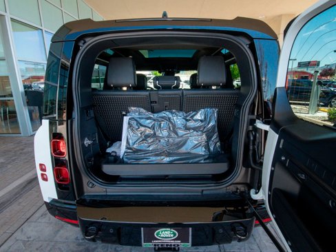 New 2024 Land Rover Defender 90 X-Dynamic SE image 49