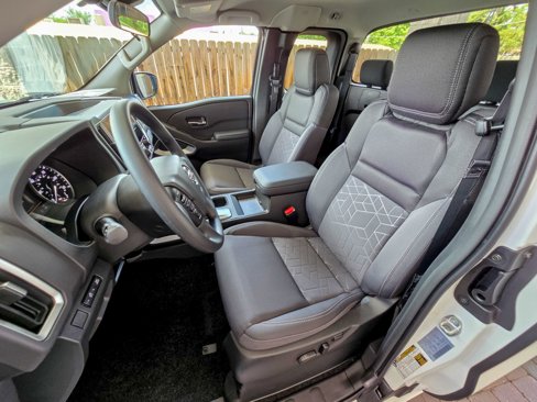 Used 2025 Nissan Frontier SV image 32