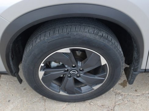 Used 2024 Nissan Rogue SV image 11