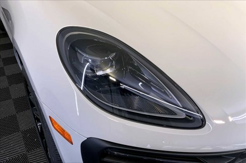 New 2026 Porsche Macan GTS image 12