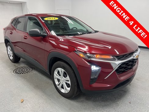 Used 2024 Chevrolet Trax LS image 2