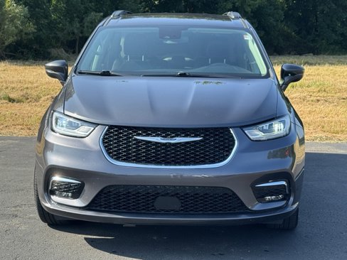 Used 2022 Chrysler Pacifica Touring-L image 3